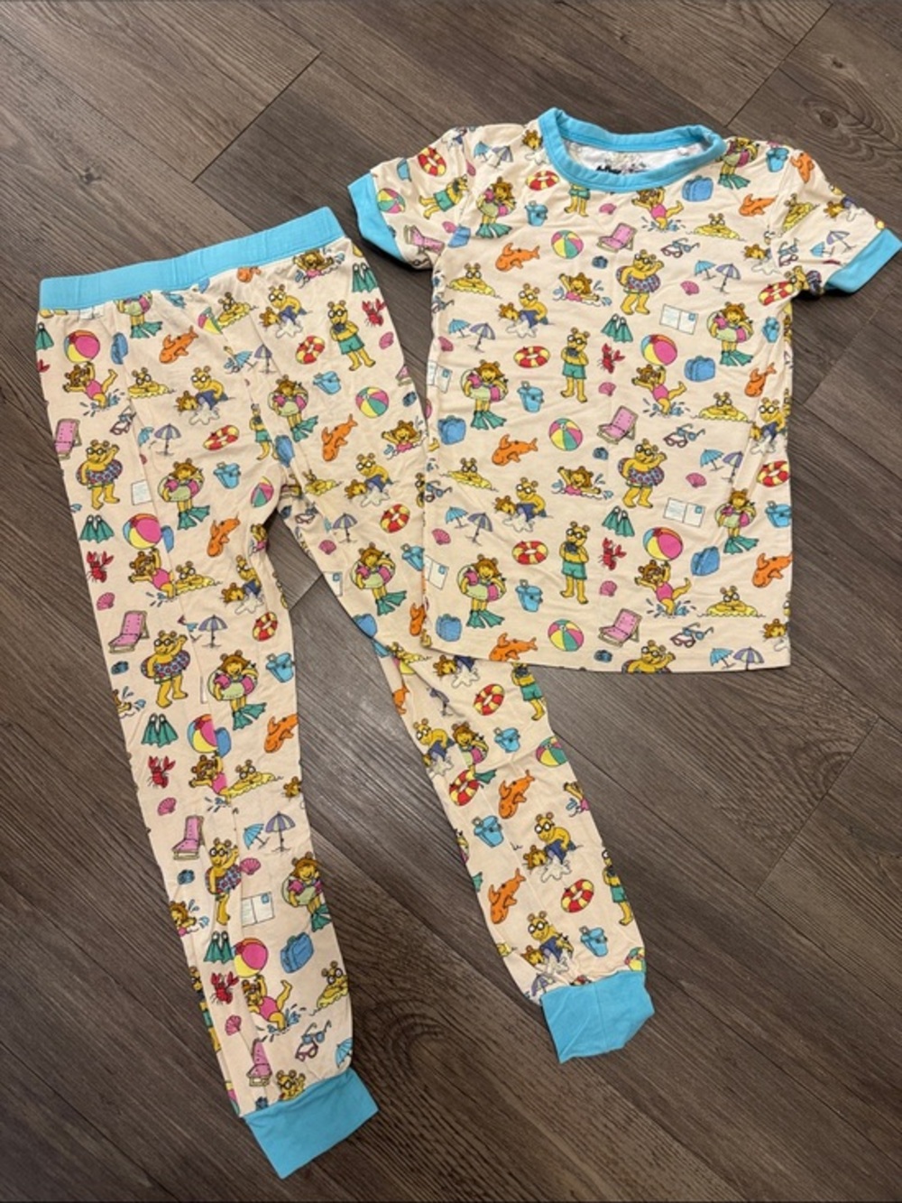 Emerson and Friends Arthur Beach Day Viscose Pajama Set. 4t/5t. Worn Once!🏖️